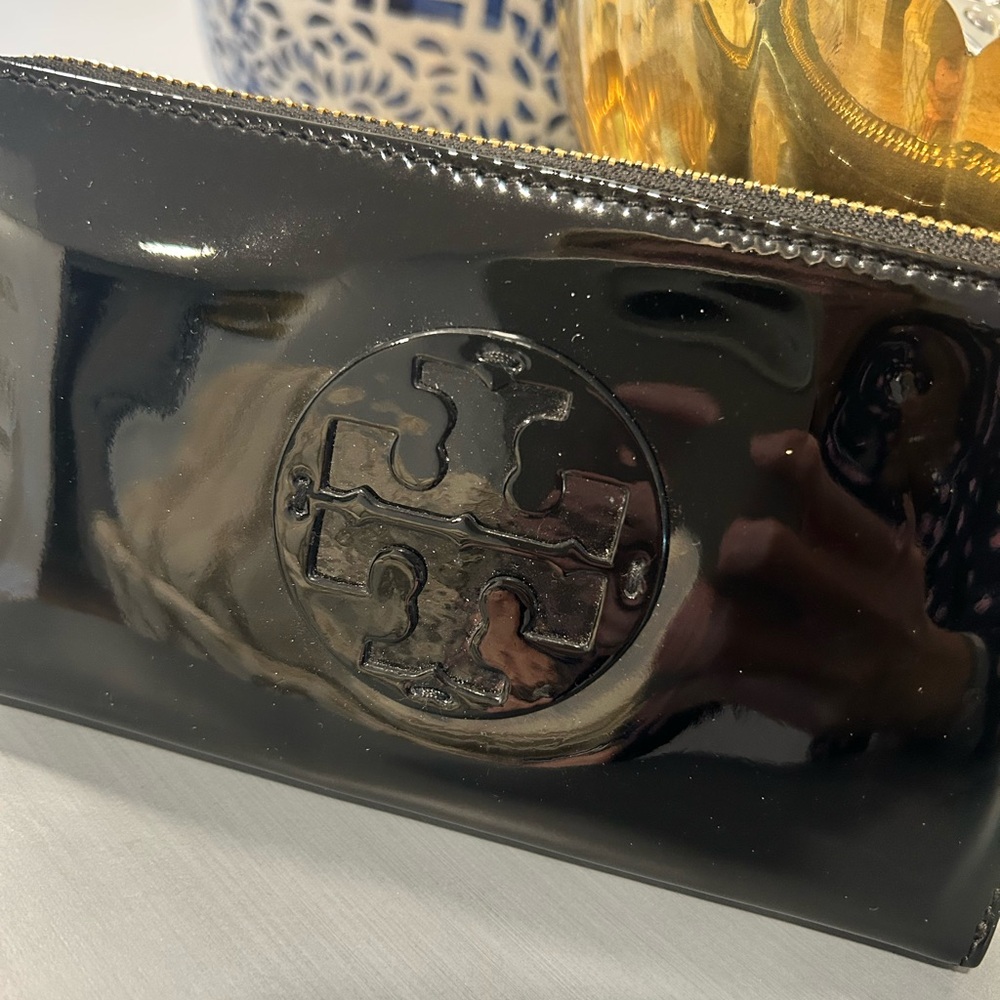 Tory Burch Black Patent Leather Wallet - Picture 3 of 9